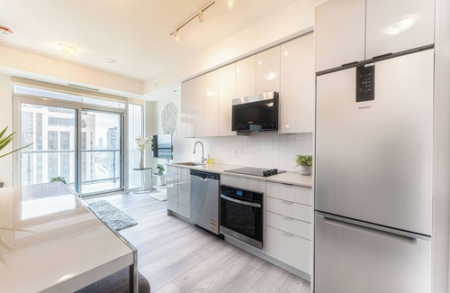 Vaughan Condominio | Brand-New Cozy & Stylish One Bathroom Suite Near Canada Wonderland