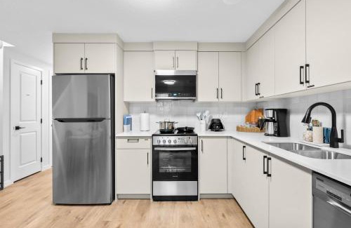Keith Casa | Brand New Cozy2BR Suite Nr Calgary DT Banff Sleep4