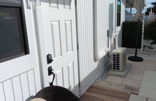 Venice Gardens Apartamento | Brand New!CozyStudio near Downtown Venice, Beaches, Legacy Trail.