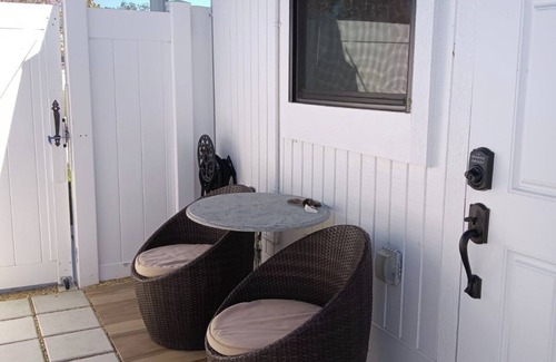 Venice Gardens Apartamento | Brand New!CozyStudio near Downtown Venice, Beaches, Legacy Trail.