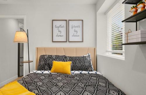 Picnic Point-North Lynnwood Apartamento | Brand New Designer's Modern 1BR Home 1min to I-5