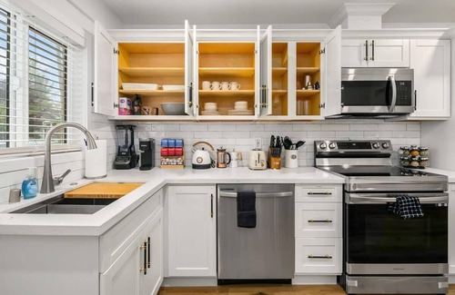 Picnic Point-North Lynnwood Apartamento | Brand New Designer's Stylish 1BR Home - 1min to I5