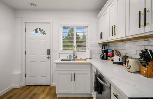 Picnic Point-North Lynnwood Apartamento | Brand New Designer's Stylish 1BR Home - 1min to I5