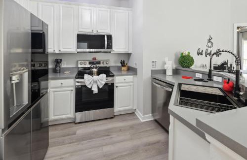 West Kissimmee Casa | Brand New Disney Themed Oasis 2BR near Parks townhouse