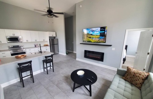 Danville Apartamento | BRAND NEW.......EVERYTHING IS IN WALKING DISTANCE