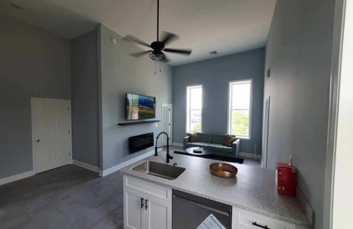 Danville Apartamento | BRAND NEW.......EVERYTHING IS IN WALKING DISTANCE