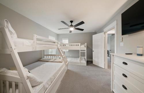 Montgomery Casa | Brand new, family friendly, waterfront lake house.