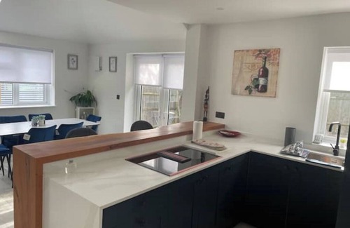 Syon Casa | Brand New Family House with free parking