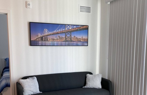 Golden Lakes Apartamento | Brand new, fully furnished apartment. 10 minutes to airport
