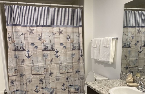Golden Lakes Apartamento | Brand new, fully furnished apartment. 10 minutes to airport