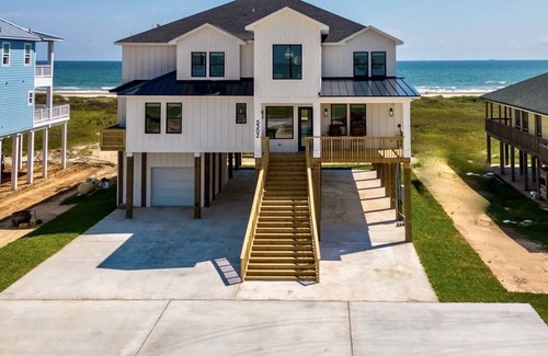 Freeport Casa | BRAND NEW GORGEOUS 5000sf 8 BEDROOM DREAM BEACH FRONT HOME - near Surfside beach