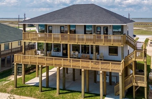 Freeport Casa | BRAND NEW GORGEOUS 5000sf 8 BEDROOM DREAM BEACH FRONT HOME - near Surfside beach