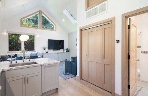Oak Knoll - Redwood Park Cabaña | Brand New Guesthouse in Redwood City near Stanford.