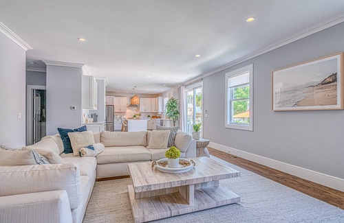 East Quogue Casa | Brand New Hamptons beach house 2 minutes walk to EQ village w/gunite pool & spa