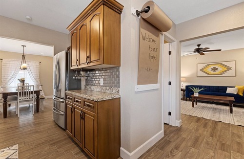 Encanto Casa | BRAND NEW ✴ HEATED POOL ✴ HOT TUB ✴ OUTDOOR GAMES ✴ CLOSE TO DINING & AIRPORT