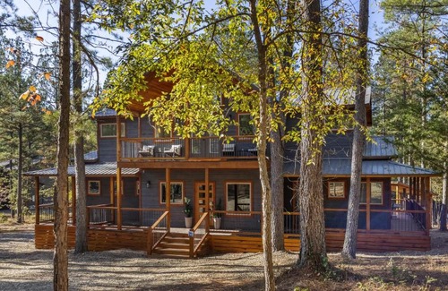 Pickens Casa | Brand New Hidden Haven Lodge 4 Bdrm,5 and half Bth, Huge outdoor area, Hot tub
