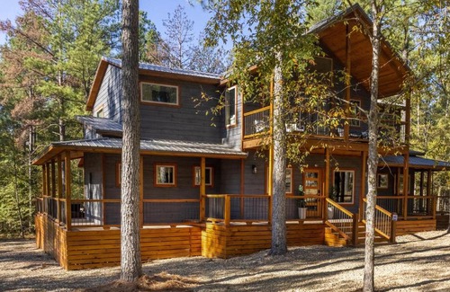 Pickens Casa | Brand New Hidden Haven Lodge 4 Bdrm,5 and half Bth, Huge outdoor area, Hot tub