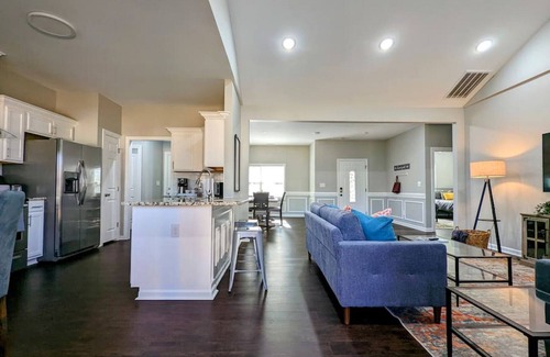 Hidden Valley Casa | Brand New Home ★ Huge Private Yard ★ Sleeps