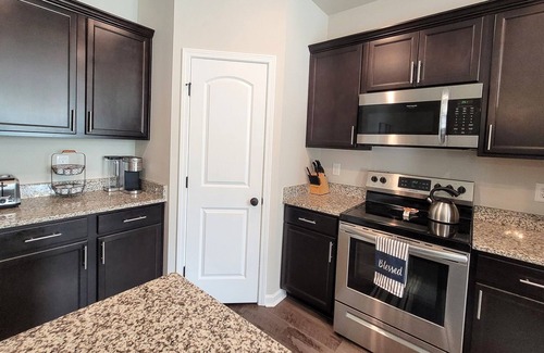Denham Springs Casa | Brand New Home in Great Location!!