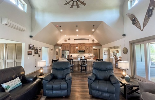 Cle Elum Casa | Brand new home near Cle Elum Lake, w/ deck, firepit, pickleball/basketball court