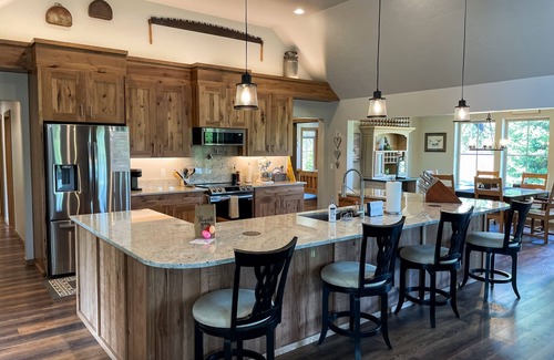 Cle Elum Casa | Brand new home near Cle Elum Lake, w/ deck, firepit, pickleball/basketball court