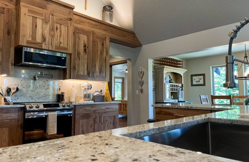 Cle Elum Casa | Brand new home near Cle Elum Lake, w/ deck, firepit, pickleball/basketball court