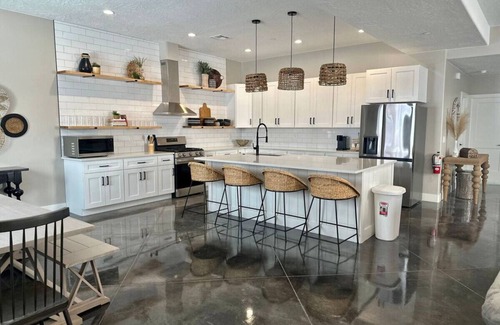 Hurricane Casa | Brand New Home! Pool, Games, relaxing space!