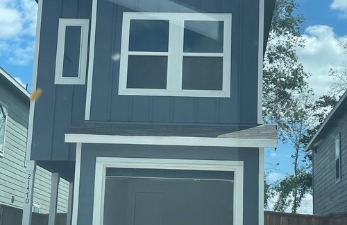 New Caney Casa | Brand new Home