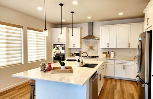 Castle Pines North Casa | Brand New House, 2 mins to i-25, Sleeps 10