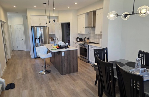 Southeast Edmonton Casa | Brand new House 2bed 2baths House.