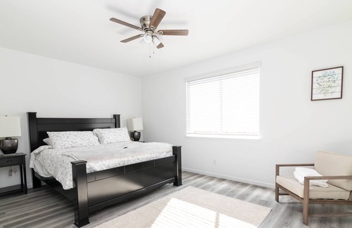 Lathrop Casa | Brand New House | 3 Bedroom 2 Bathroom w/ King Bed