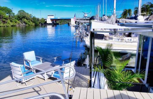 Merritt Island Alquiler De Eote | Brand New House Boat Stunning Views and Resort Amenities