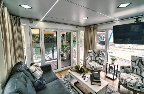 Merritt Island Alquiler De Eote | Brand New House Boat Stunning Views and Resort Amenities