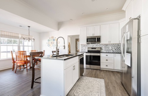 Mauldin Casa | Brand new house. Pet friendly. King bed. Mauldin Simpsonville. 2 car garage.