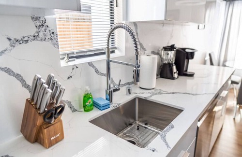 NoHo Arts District Apartamento | BRAND-NEW INTERIOR 2BR APARTMENT COMPLETED RENOVATED/REMODELED IN 2022 with LARGE PRIVATE FENCED PATIO and PARKING (p59)