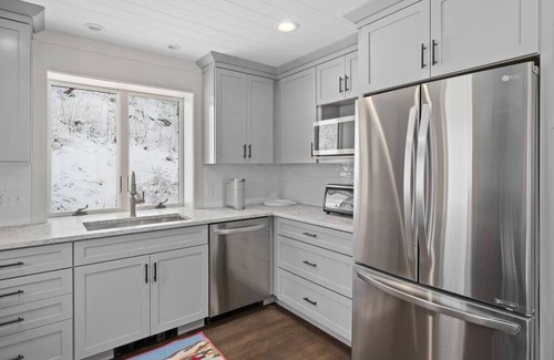 West Dover Casa | Brand New Kitchen & Bathrooms, close to Mt Snow!