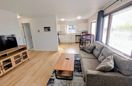 Fairview Apartamento | Brand New Large 2Bd/1Ba Apartment - Near Downtown, King Bed!