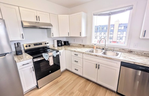 Fairview Apartamento | Brand New Large 2Bd/1Ba Apartment - Near Downtown, King Bed!