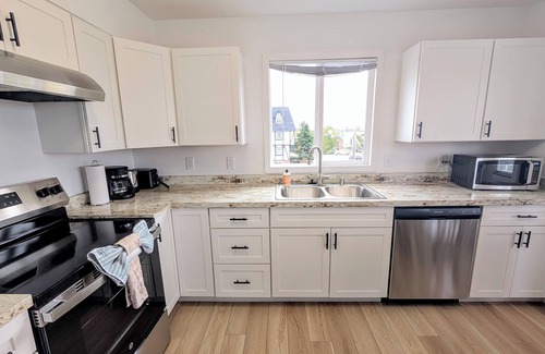 Fairview Apartamento | Brand New Large 2Bd/1Ba Apartment - Near Downtown, King Bed!