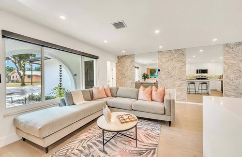 Plantation Casa | Brand new listing, Heated Pool, Fire Pit, Games, 15 Min to the beach & Las Olas
