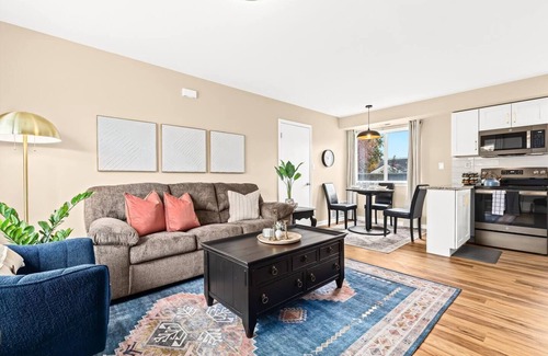 Roseville Apartamento | Brand New! Lower Flat 1BR Near Downtown, Roseville