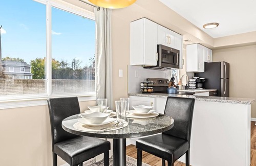 Roseville Apartamento | Brand New! Lower Flat 1BR Near Downtown, Roseville