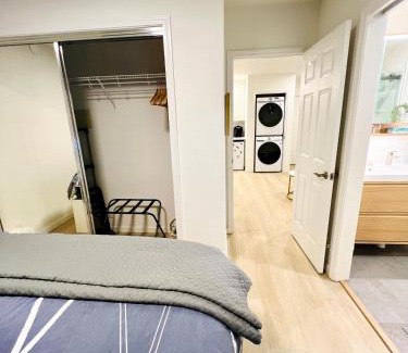 Suburban Park - Lorelei Manor - Flood Park Triangle Casa | Brand-new luxurious guesthouse with king bed in MPK, 1mi to Meta, 3mi to Stanford