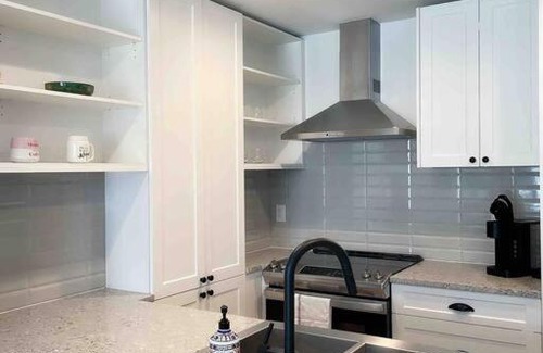 Willoughby Apartamento | Brand New Luxury 1 Bedroom Condo W/Free Parking