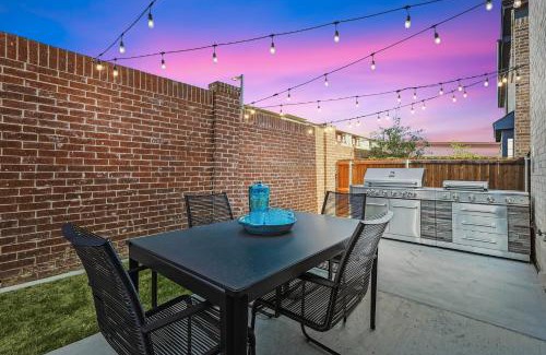 Irving Casa | Brand New Luxury 6BD 5BA Grand Vacation Home