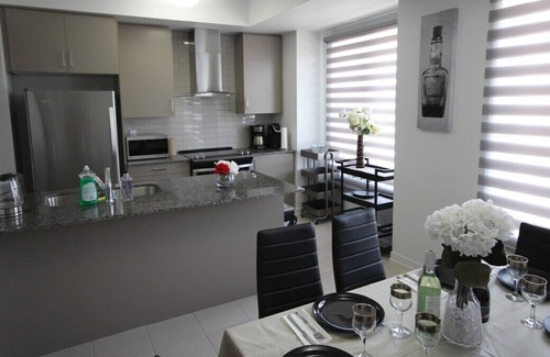 Newmarket Casa | Brand new! Luxury, all inclusive! sleeps 12 people