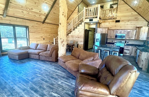 Doniphan Cabina | BRAND NEW Luxury and Privacy 4 bedroom 3 bathroom Cabin on Current River