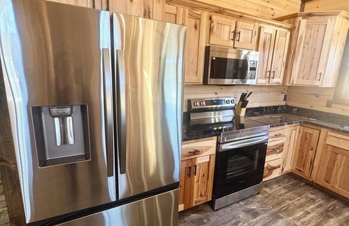 Doniphan Cabina | BRAND NEW Luxury and Privacy 4 bedroom 3 bathroom Cabin on Current River