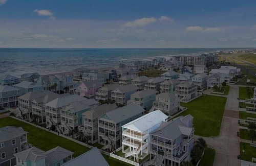 Beachside Village Casa | Brand New Luxury Beach House - Hot Tub