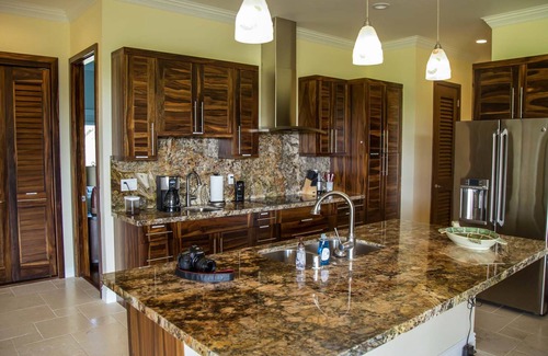 Kahuku Villa | Nueva marca de lujo Country Villa con el océano, las montañas y caballo Ranch Vistas duermen 12
